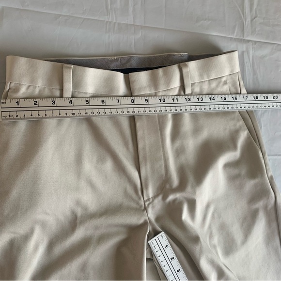π Menβs Dockers Pants - Size  32x32, Classic Beige π - Picture 7 of 9